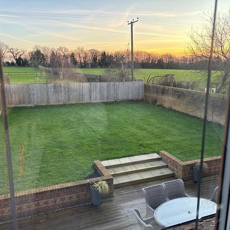 Countryside Family Home ケインシャム エクステリア 写真